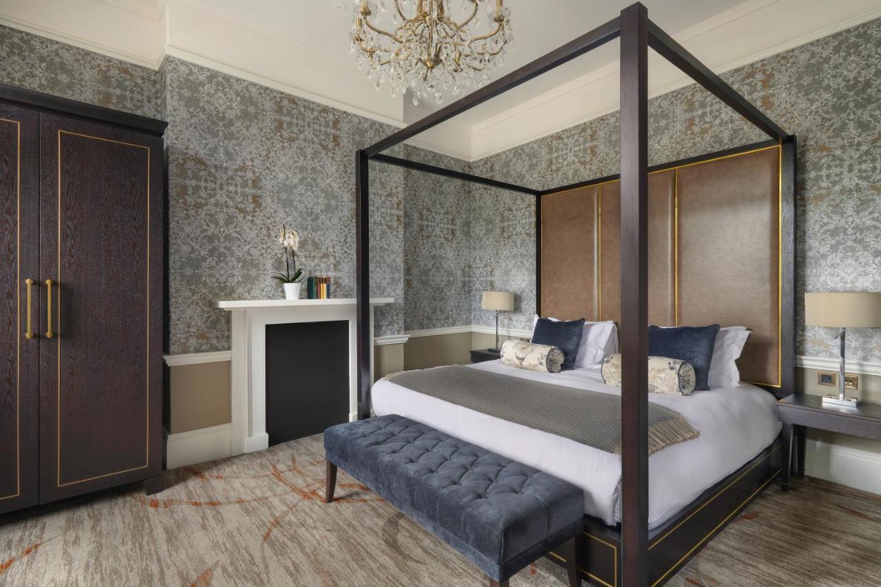 ホテル Ensana Buxton Crescent エクステリア 写真 A bedroom at The Mitre