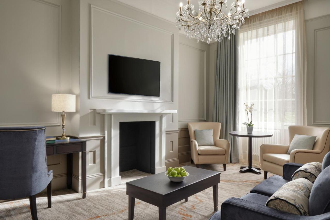 ホテル Ensana Buxton Crescent エクステリア 写真 A living room at the hotel
