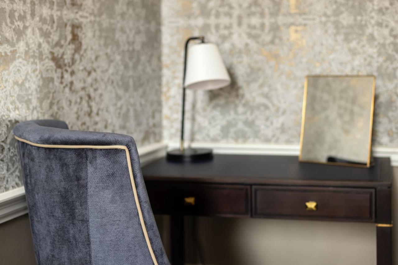 ホテル Ensana Buxton Crescent エクステリア 写真 A dressing table