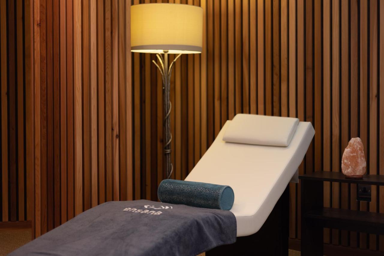 ホテル Ensana Buxton Crescent エクステリア 写真 A massage bed